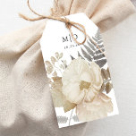 Etiqueta Para Presente Casamento Branco Floral Terrestre Elegante<br><div class="desc">Esta maravilhosa etiqueta de favor do casamento apresenta uma ilustração floral de cor neutra, um fundo branco clássico, e uma tipografia elegante com suas iniciais e data do casamento. No verso, uma mensagem pessoal pode ser personalizada. Este design elegante é uma opção fabulosa para muitos estilos de eventos, do clássico...</div>