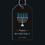 Etiqueta Para Presente Elegante e feliz Hanukkah Black com Silver Menorah<br><div class="desc">Estas modernas e elegantes etiquetas de presentes do Chanucá apresentam um Menorah prateado com velas azuis e turquesas e chamas de ouro amarelas sobre fundo negro.</div>