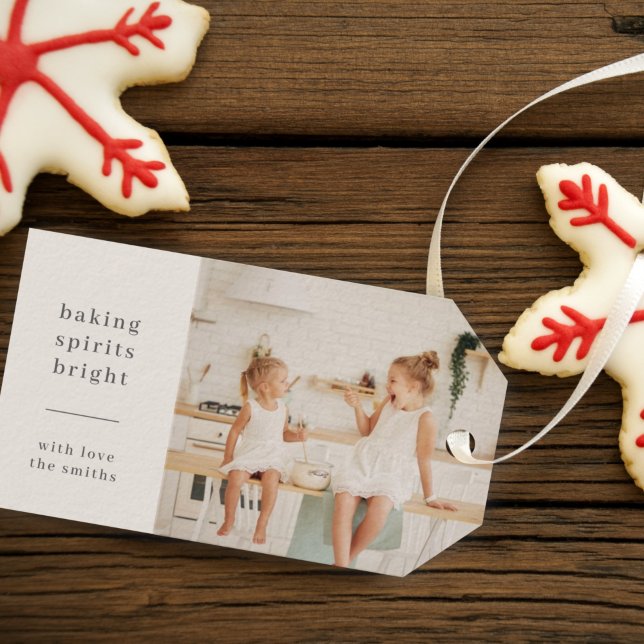 Etiqueta Para Presente Espiral De Banho | Crianças Divertidas Foto Neutra (Modern photo Christmas gift tags - “Baking Spirits Bright” for sweet holiday perfection)