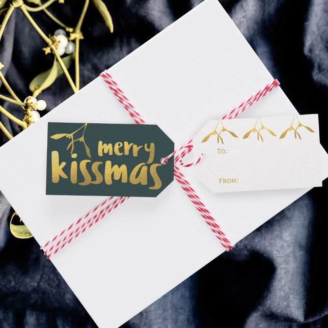 Etiqueta Para Presente Feliz Kissmas Moderno, Verde e Dourado Mistura (Merry Kissmas! A festive green and gold mistletoe Christmas gift tag just for you)