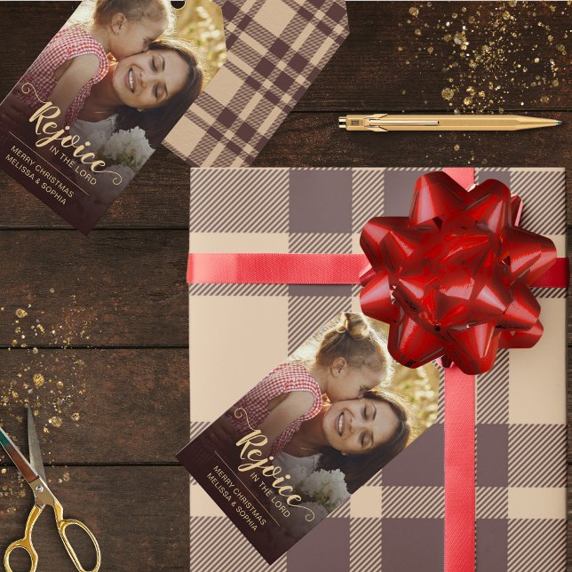 Etiqueta Para Presente Feliz Natal Religioso Russo Brown (Rustic, warm, brown plaid, religious Christmas gift tag for Christians and Catholics)