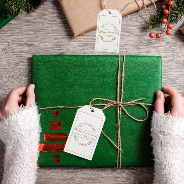 Etiqueta Para Presente Feliz Navidad Ouro White Isaiah 9:6 (Isaiah 9:6 Feliz Navidad Christian Gift tag, custom text, family name. ConJesusenelcamino)