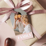 Etiqueta Para Presente Foto da família de amor rosa do Pastel moderno<br><div class="desc">Presente de Foto da Família Red Love Modern</div>