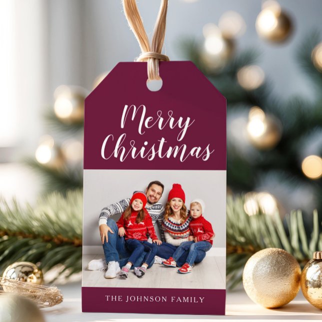 Etiqueta Para Presente Foto de Natal do Script Burgundy Elegante (Elegant Burgundy Script Christmas Photo Gift Tags)
