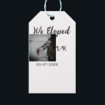 Etiqueta Para Presente Fugimos casados recém-casados adicionar foto nome<br><div class="desc">Design para casal amor</div>