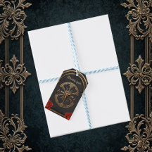 Nós celtas e um coração em elegância gótica.