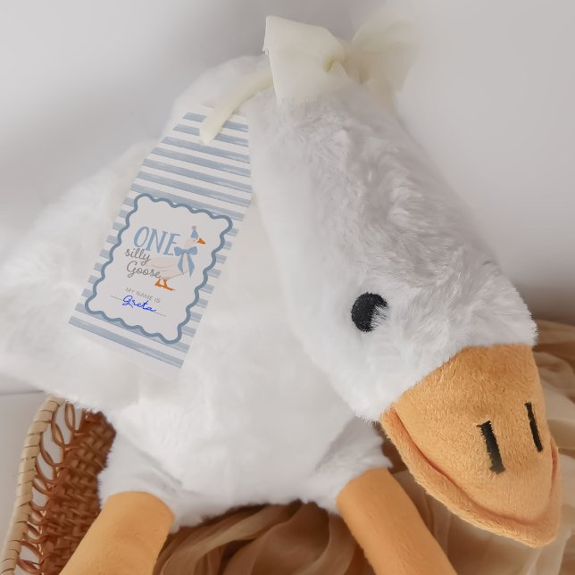 Etiqueta Para Presente One Silly Goose 1st Birthday Adoption Stuffie  (Criador carregado)