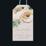 Etiqueta Para Presente Pêssego Romântico Ranunculus na Costa do Marfim<br><div class="desc">Estas etiquetas florais românticas apresentam um fundo elegante de cor marfim com flores ranunculus de aquarela. No topo, figura um buquê delicado de pêssego e ranóculo branco. Os nomes de um casal recém-casado e a data do casamento são impressos abaixo. Você pode personalizar as marcas de presentes para incluir seus...</div>
