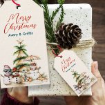 Etiqueta Para Presente Sandy Christmas Tree Snowman Recolha<br><div class="desc">Os vales de presente de Natal com neve na areia. Um pequeno encontro de pessoas de neve arenosa, em volta de uma árvore feita de areia. O verde está preso à pilha e uma estrela do mar está no topo. Um boneco de neve veste óculos de sol, e um está...</div>