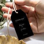 Etiqueta Para Presente Simples Escrita Chic Moderna de Casamento Negro<br><div class="desc">Etiquetas de presentes personalizadas de casamento preto e branco,  simples e moderno.</div>