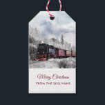 Etiqueta Para Presente Vintage Train Winter Christmas Cena<br><div class="desc">Uma etiqueta de presente com uma fotografia de uma paisagem de inverno gelada com pinheiros cobertos de neve. Um trem vermelho,  dourado e preto à moda antiga,  viajando pela natureza selvagem.</div>