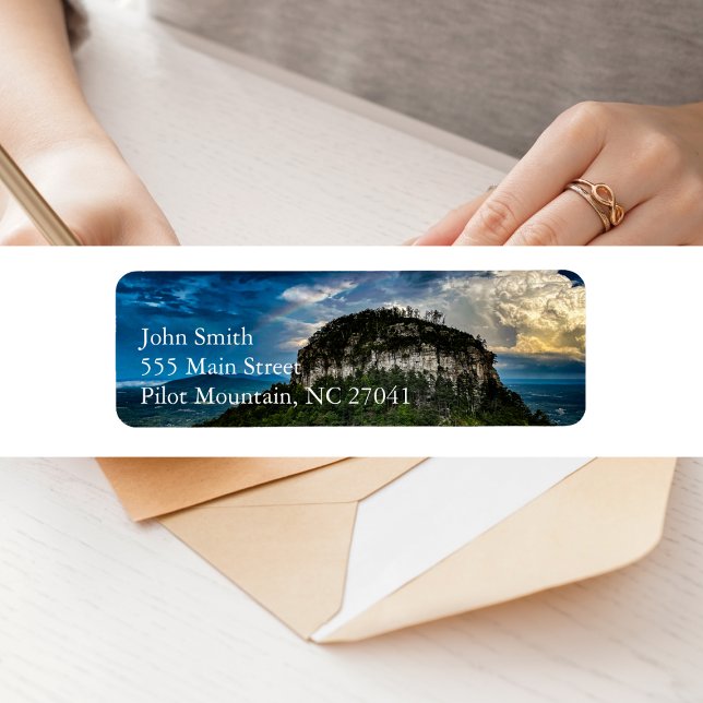 Etiqueta Parque Estadual do Pilot Mountain NC | após tempes (Criador carregado)