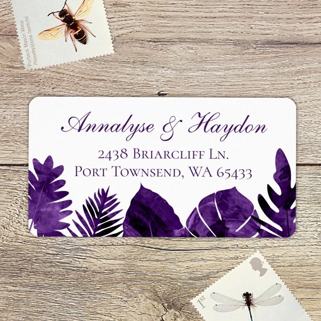 Etiqueta Plum Purple Tropical Leaves Endereço de Casamento (tropical plum purple, eggplant island palm leaves, monstera, ferns address labels for rsvp cards)