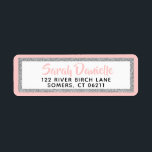 Etiqueta Rótulo de Endereço Mitzvah do Bat Glitter Rosa e S<br><div class="desc">Esta etiqueta personalizada de endereço padronizada apresenta o brilho da tendência e o seu nome e endereço. Adicione suas informações no formulário de modelo.</div>
