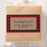 Etiqueta Russo Red Black Christmas Buffalo Xadrez Kraft Kra<br><div class="desc">Rótulo de remessa com um padrão de xadrez de búfalos vermelho e preto no estilo rústico e vintage com uma superfície kraft para o seu texto. Perfeito para enviar os presentes de Natal.</div>