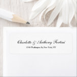 Etiqueta Script Clássico de Manuscrito de Nome de Casamento<br><div class="desc">Representa-se com esta etiqueta de endereço de retorno elegante e moderna. Esse modelo pode ser personalizado para atender a todas as profissões profissionais.</div>
