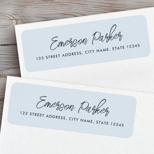 Etiqueta Script de tendências - endereço de retorno azul em (Trendy script light dusty blue return address label)