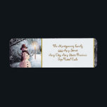 Etiqueta Snowman Christmas Return<br><div class="desc">Um festivo Snowman Winter Snow Scene Christmas Return Address Label (Etiqueta de endereço de Natal) com o seu endereço de regresso. Para personalizar simplesmente insira seu nome e endereço em nosso modelo fácil, substituindo o texto de exemplo. Aproveite!</div>