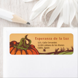 Etiqueta Solitário de abóbora no campo. As folhas do outono