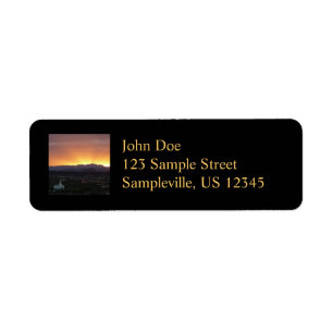 Etiqueta Sunrise sobre Ruas. George Utah Landscape