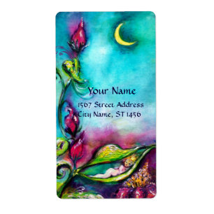 ETIQUETA THUMBELINA DORMINDO ENTRE FOLHAS DE ROSA