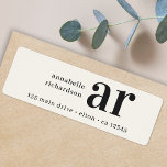 Etiqueta Vintage Monograma Retro Typografia Endereço de Dev<br><div class="desc">Um design de etiqueta de devolução de endereço monograma vintage com uma tipografia retrô que pode ser facilmente personalizada com seu nome, iniciais e endereço para criar um design de papelaria personalizado exclusivo! O design apresenta um fundo clássico de creme de marfim de estilo antigo junto com uma fonte preta....</div>