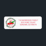 Etiqueta Vintage Truck & Wreath Christmas Return Endereço<br><div class="desc">Vintage Red caminhão rodeado por Holly Wreath e Feliz Natal em tipografia vermelha. Uma etiqueta de endereço de retorno para as placas de cartões de natal.</div>