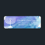 Etiqueta Watercolor Menorah Hanukkah Chanukah Return<br><div class="desc">Envie seus convites para Hanukkah ou cartões de natal e agradeça as cartas com esses adesivos de etiqueta azul de retorno de aquarela. Menorah branca com estrela de David no meio. Modelos editáveis para que você possa alterar a fonte e o tamanho.</div>