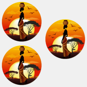 Etiquetas A linda mulher africana Silhouette sobre os sóis a