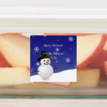 Etiquetas Blue Snowman Winter Scense Christmas Baking Label<br><div class="desc">Compartilhe seu feriado com amigos e família com este Festivo Blue Snowman Winter Scene Christmas Baking Labels. Label design apresenta um feliz boneco de neve em uma cena de ventania de neve contra um fundo azul real adornado com flocos de neve de cor correspondente que você pode personalizar com seu...</div>