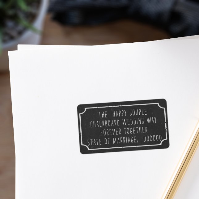 Etiquetas de endereço do estilo do quadro de compa (Add your name and address to these rustic black and white chalkboard style labels)