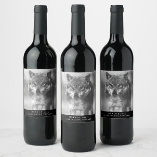 Etiquetas de Vinho Personalizadas do Lobo Mockup