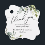 Etiquetas Para Lembrancinhas Agradecimento de Casamento de Eucalipto Verde Rúst<br><div class="desc">Projetado para combinar com nossa coleção Boho Greenery,  esta etiqueta personalizável apresenta ramos de eucalipto em aquarela com texto gráfico em caligrafia,  combinado com uma serifa clássica em preto. Itens correspondentes disponíveis.</div>