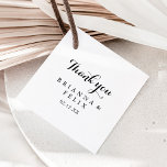 Etiquetas Para Lembrancinhas Casamento com Caligrafia Moderna<br><div class="desc">Estes bonecos de casamento modernos são perfeitos para um casamento rústico. O design simples e elegante apresenta a tipografia de scripts clássicos e ricos em preto e branco. Torne as etiquetas suas, incluindo seus nomes, o evento (se aplicável) e a data. Essas etiquetas favoritas podem complementar uma recepção de casamento,...</div>