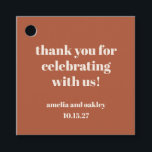 Etiquetas Para Lembrancinhas Casamento Personalizado Da Queda De Feira Negosa O<br><div class="desc">Adicione um toque sincero e pessoal ao seu evento com estas etiquetas de presentes personalizáveis, perfeitas para casamentos, chás de panela ou qualquer celebração especial. Apresentando um design de cor ferrugem quente e uma tipografia elegante, essas etiquetas são uma maneira fácil de expressar gratidão aos seus convidados. Ideal para anexar...</div>
