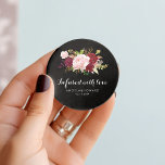 Etiquetas Para Lembrancinhas Clássico negro tropical infuso de casamento com am<br><div class="desc">Esses negros negros tropicais negros infestados com as etiquetas de favoritos de casamento são perfeitos para uma simples recepção de casamento. O design de marsala artístico bordo apresenta rosas de aquarela,  verdes,  cor-de-rosa,  burgundy e blush,  combinados com verde,  bem arrumados num buquê de flores gracioso e radiante.</div>