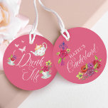Etiquetas Para Lembrancinhas Coma-Me! Vintage Alice no Planalto de Onederland V<br><div class="desc">Diversão me coma por etiquetas para anexar ao presente favorito de seu convidado. Alice no mundo das Maravilhas, maravilhosamente projetada, comeu-me por etiquetas. Perfeito para Alice em eventos temáticos da Maravilha. Restaurámos meticulosamente as ilustrações de caráter clássico da Alice no País das Maravilhas, desenhando-as manualmente e trazendo-as à vida com...</div>