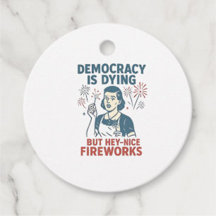 Etiquetas Para Lembrancinhas Democracia Está Morrendo, Mas Ei, Belo Fogos De Ar