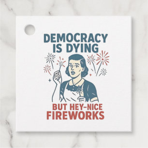Etiquetas Para Lembrancinhas Democracia Está Morrendo, Mas Ei, Belo Fogos De Ar
