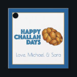 Etiquetas Para Lembrancinhas Feliz Challah Dias Feriados Hanukkah Chanukah<br><div class="desc">A etiqueta de presente apresenta um marcador original ilustrativo de um pão de chalá trançado, com HAPPY CHALLAH DAYS em uma fonte azul. Apenas personalize com sua informação. Este design também está disponível em outros produtos. A coordenação dos designs de Chanucá também está disponível. Não vê o que está procurando?...</div>