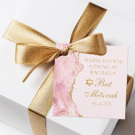 Etiquetas Para Lembrancinhas Festa Personalizada do Bat Mitzvah, Dourado Rosa,<br><div class="desc">O cor-de-rosa-chico e o ouro enfeitam o lado desta bela e feminina etiqueta favorita do partido Bat Mitzvah. O nome da sua filha está escrito em um belo roteiro formal sob a Estrela de David. Etiquetas de presentes femininas perfeitas para uma família de judeus na moda que celebra uma garota...</div>