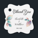 Etiquetas Para Lembrancinhas Folhas Iridescentes de Pastel Casamento Sonho Past<br><div class="desc">Esta imagem apresenta um design limpo e sofisticado centrado em folhas delicadas e em tons pastel. As folhas têm uma qualidade translúcida, quase etérea, com tons suaves de azul, rosa e lavanda se misturando perfeitamente. O fundo branco minimalista realça a elegância do design, chamando a atenção para os detalhes sutis...</div>