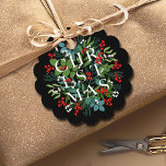 Etiquetas Para Lembrancinhas Greenery Berries Typografia CHRISTMAS Preto<br><div class="desc">A palavra CHRISTMAS em uma bela tipografia fica entre folhas e bagas em fundo preto (ou qualquer cor) nessas etiquetas de favorecimento de partidos redondos e escalados. CORRESPONDENDO a itens na nossa loja.</div>