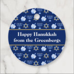 Etiquetas Para Lembrancinhas Hanukkah Dreidel Menorah Blue Party<br><div class="desc">O lindo partido Hanukkah favorece etiquetas em azul bonito com um padrão legal de estrela judaica,  sonho para jogos divertidos de Chanukah,  e a menorah judia para o feriado. Personalize seus presentes com seu nome de família.</div>