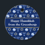 Etiquetas Para Lembrancinhas Hanukkah Dreidel Menorah Blue Party<br><div class="desc">O lindo partido Hanukkah favorece etiquetas em azul bonito com um padrão legal de estrela judaica,  sonho para jogos divertidos de Chanukah,  e a menorah judia para o feriado. Personalize seus presentes com seu nome de família.</div>