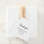 Etiquetas Para Lembrancinhas Modern Wedding<br><div class="desc">Estas etiquetas modernas são perfeitas para um casamento russo. O design simples e elegante apresenta a tipografia de scripts clássicos e ricos em preto e branco. Torne as etiquetas suas, incluindo seus nomes, o evento (se aplicável) e a data. Essas etiquetas favoritas podem complementar uma recepção de casamento, chá de...</div>