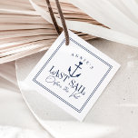 Etiquetas Para Lembrancinhas Última vela antes da solha náutica do véu<br><div class="desc">Defina a cena para sua festa de solteira náutica ou barco com essas bonitas etiquetas personalizadas. Design apresenta a ilustração de uma nave azul marinho, tocada por um pequeno coração, com duas linhas de texto personalizado por baixo; mostrada com "Última Vela Antes do Véu". Adicione o nome da noiva curvada...</div>