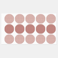 Têxteis vermelhos e cor-de-rosa deitados sobre um