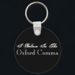 Eu Acredito No Chaveiro Oxford Comma<br><div class="desc">Se você, como tantos, chorou pela demissão da vírgula serial (também conhecida como a vírgula de Oxford ou Harvard), então você pode precisar dessa chaveiro! Mostre seu amor pela vírgula de Oxford! Melhorando a gramática e ortografia do mundo... Um botão de cada vez! Num mundo em que as mensagens de...</div>