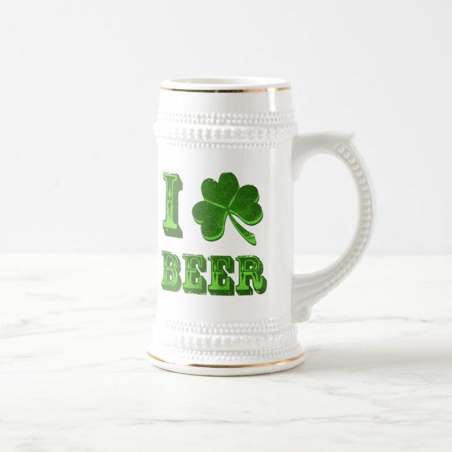 Eu amo a caneca de cerveja do dia de St Patrick do (Direita)